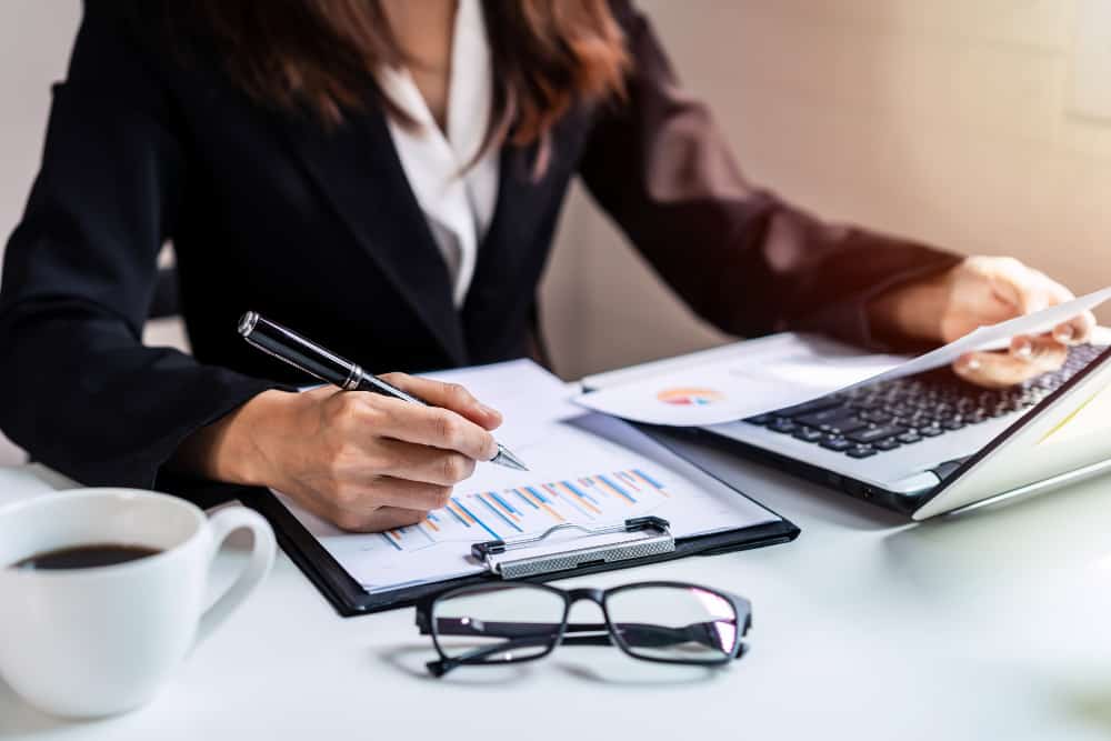 businesswoman working desk office with computer marketing graph statistics analysis